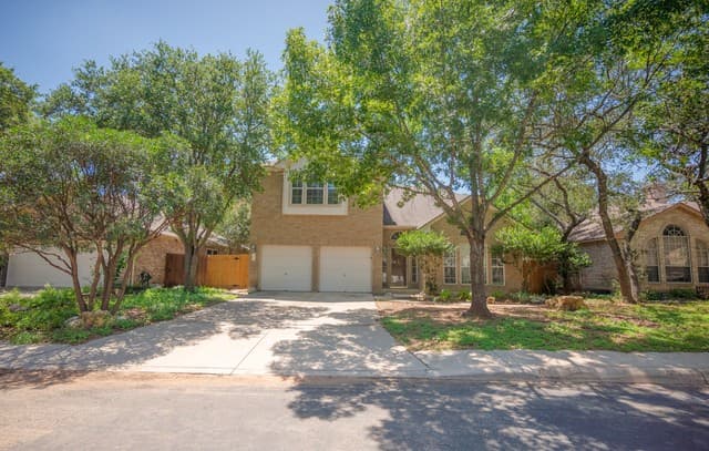 1215 Farnsworth Drive