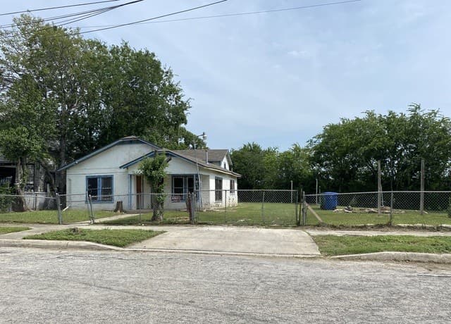 1315  Monterey St, San Antonio, TX 78207 — photo 4