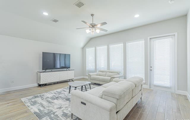 9328  Trestle Creek, San Antonio, TX 78254 — photo 8