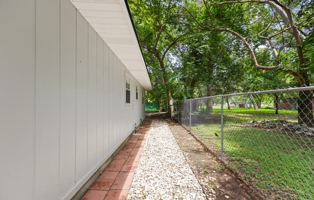 761  Whippoorwill Dr Unit B, Canyon Lake, TX 78133 — photo 19