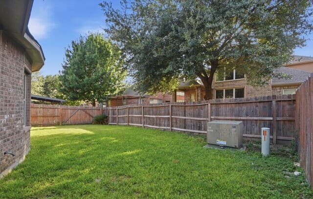 7647  Flecthers, San Antonio, TX 78254 — photo 22