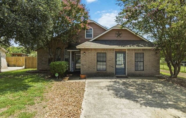 2514 Moss Bluff St