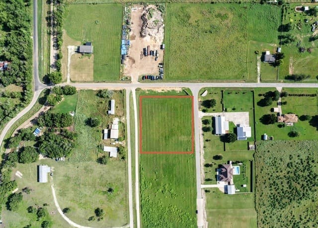 114  County Road 684, Lytle, TX 78052 — photo 2