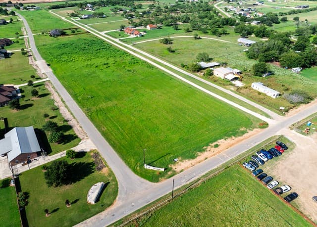 114  County Road 684, Lytle, TX 78052 — photo 4