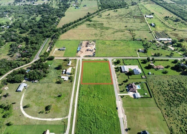 114  County Road 684, Lytle, TX 78052 — photo 6