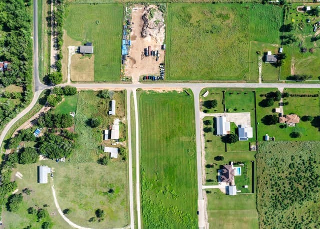 114  County Road 684, Lytle, TX 78052 — photo 8
