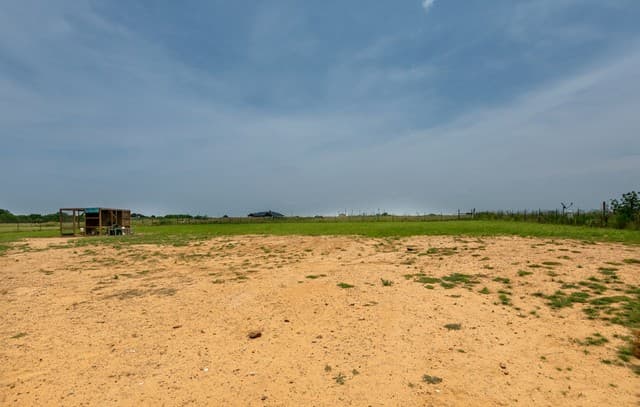 500  County Road 2645, Moore, TX 78057 — photo 25