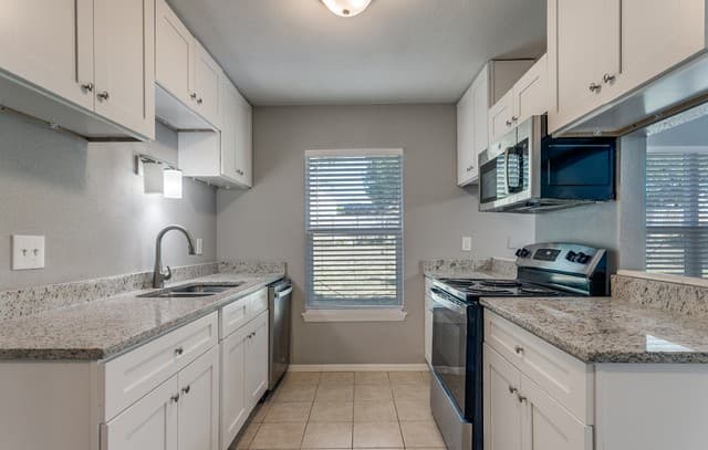 4031  Sunrise Bluff Dr, San Antonio, TX 78244 — photo 6