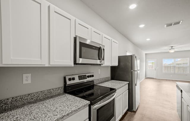 3238  Farm Oak, San Antonio, TX 78223 — photo 7