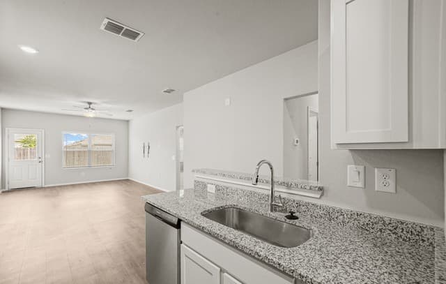 3238  Farm Oak, San Antonio, TX 78223 — photo 8