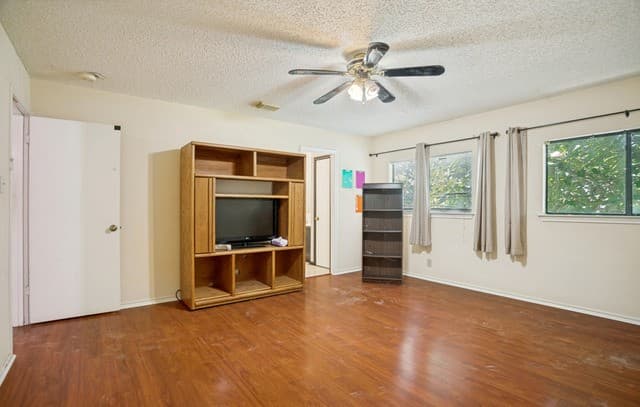 9938  Kelton Drive, San Antonio, TX 78250 — photo 11