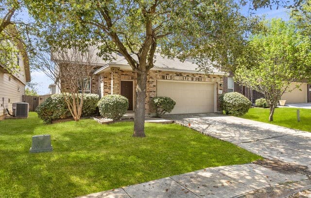 10814  Mustang Oak Dr, San Antonio, TX 78254 — photo 2