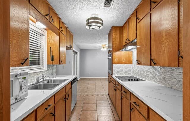 138  Bobolink Dr, New Braunfels, TX 78130 — photo 12