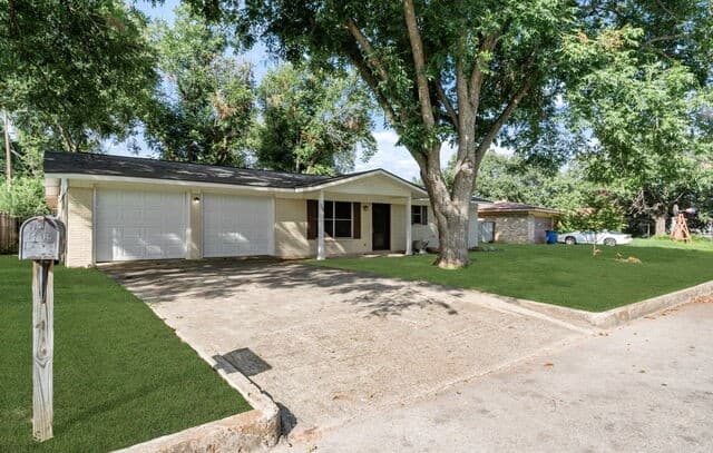 138  Bobolink Dr, New Braunfels, TX 78130 — photo 3