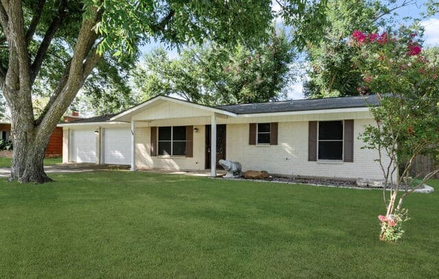 138  Bobolink Dr, New Braunfels, TX 78130 — photo 5