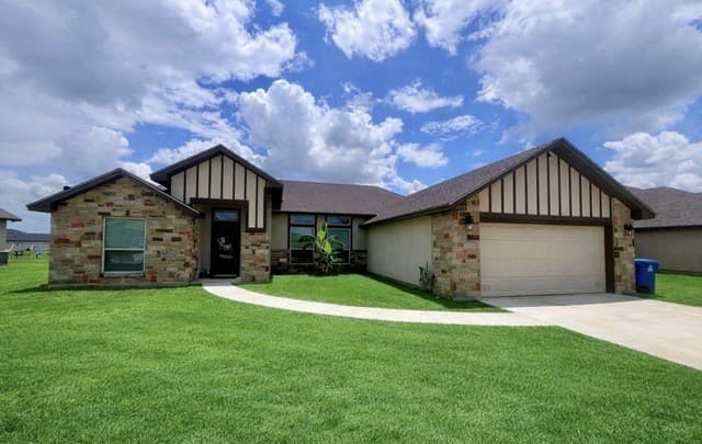 1729  Vista View Dr, Pleasanton, TX 78064 — photo 2