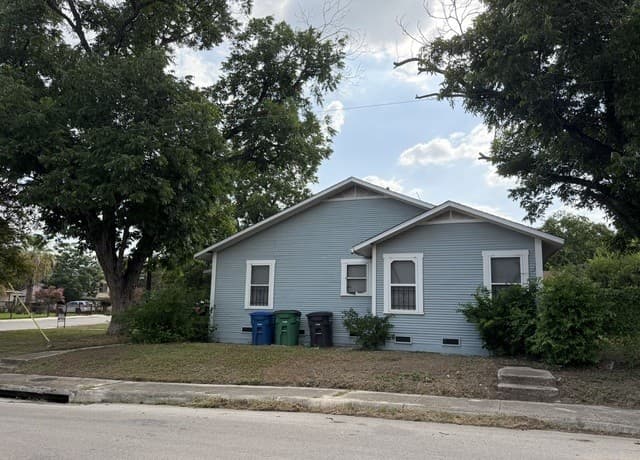 949  Aransas, San Antonio, TX 78210 — photo 2