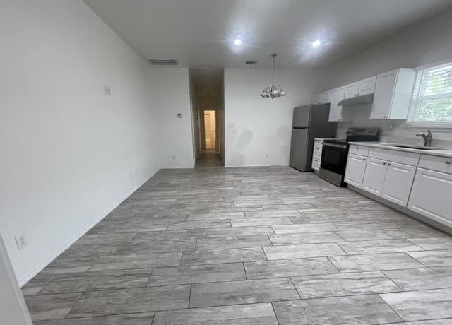 4207  Commercial Unit 102, San Antonio, TX 78221 — photo 4