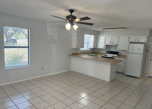401  W Adams, Pleasanton, TX 78064 — photo 7