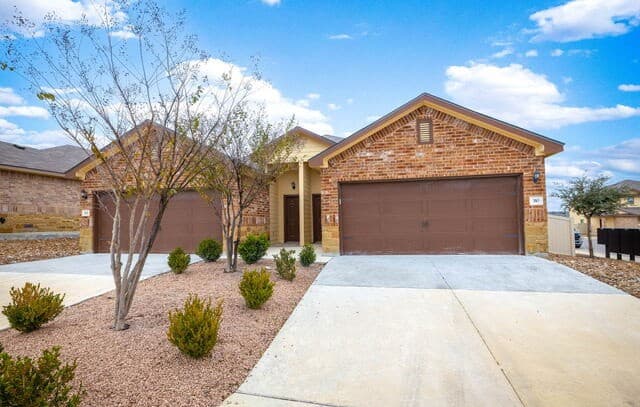 310 /312  Emma Drive, New Braunfels, TX 78130 — photo 2