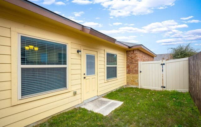 310 /312  Emma Drive, New Braunfels, TX 78130 — photo 4