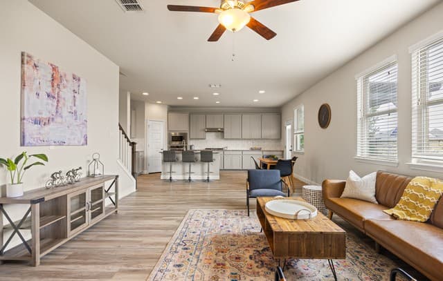 100  Clarendon, Boerne, TX 78015 — photo 2