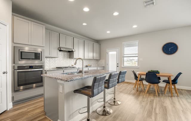 100  Clarendon, Boerne, TX 78015 — photo 4