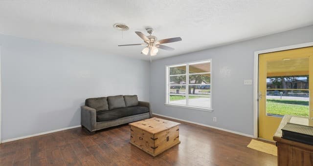 122 W Hutchins Pl, San Antonio, TX 78221 — photo 12