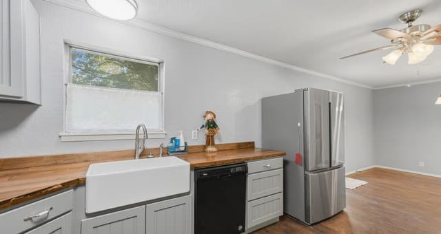 122 W Hutchins Pl, San Antonio, TX 78221 — photo 16