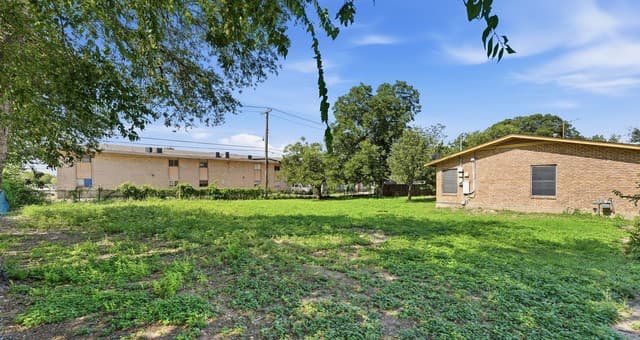 122 W Hutchins Pl, San Antonio, TX 78221 — photo 4