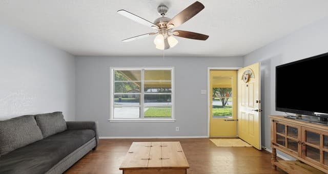 122 W Hutchins Pl, San Antonio, TX 78221 — photo 9