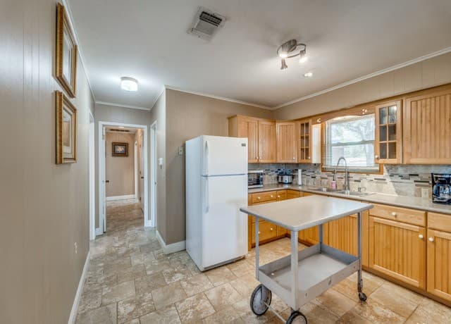 1660  Mciver, Canyon Lake, TX 78133 — photo 11