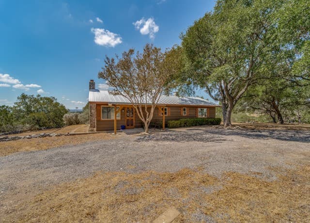 1660  Mciver, Canyon Lake, TX 78133 — photo 2