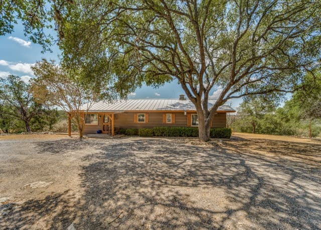 1660  Mciver, Canyon Lake, TX 78133 — photo 4
