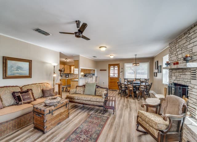 1660  Mciver, Canyon Lake, TX 78133 — photo 6