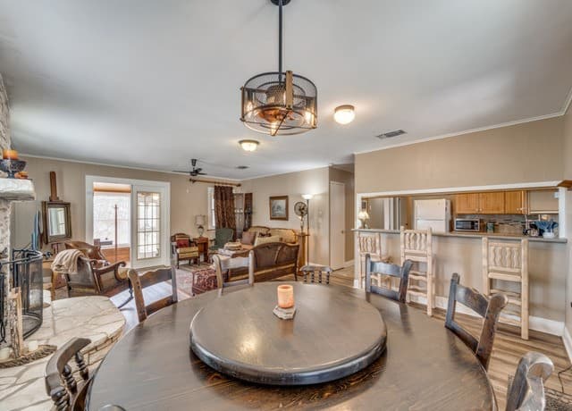 1660  Mciver, Canyon Lake, TX 78133 — photo 9