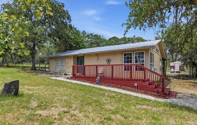 1027  Bluebonnet, Adkins, TX 78101 — photo 2