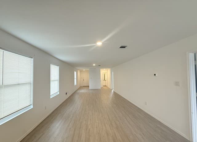 8910  Solar Cove, San Antonio, TX 78252 — photo 10