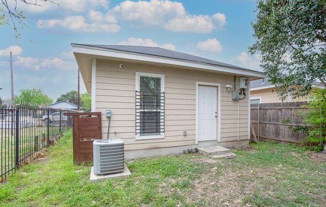 2009  Colima St, San Antonio, TX 78207 — photo 8