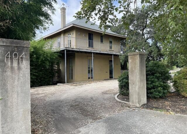 404 E Mulberry