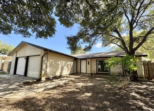 5806  Misty Gln, San Antonio, TX 78247 — photo 2