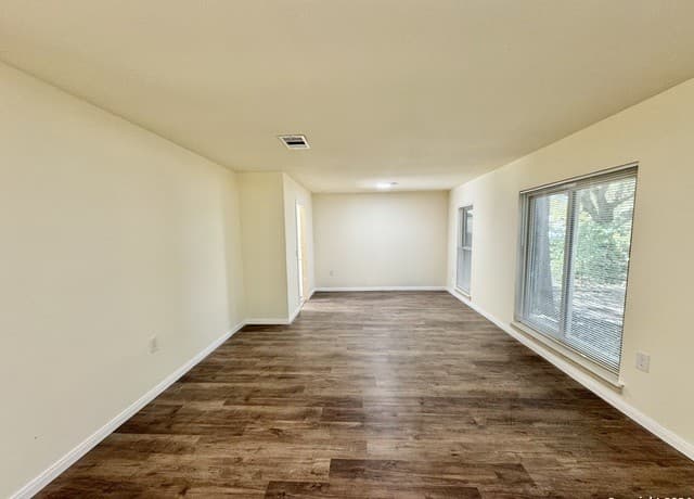 5806  Misty Gln, San Antonio, TX 78247 — photo 6