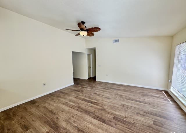 5806  Misty Gln, San Antonio, TX 78247 — photo 9