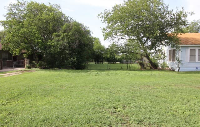 555  Menefee Blvd, San Antonio, TX 78207 — photo 4