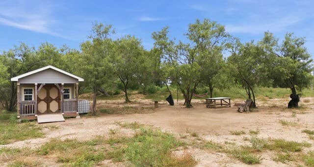 1083  Cr 6610, Devine, TX 78016 — photo 3