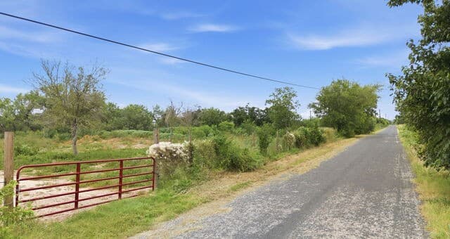 1083  Cr 6610, Devine, TX 78016 — photo 4