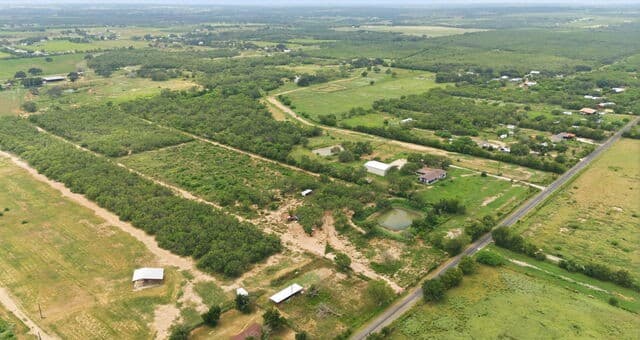 1083  Cr 6610, Devine, TX 78016 — photo 5