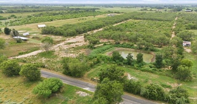 1083  Cr 6610, Devine, TX 78016 — photo 6