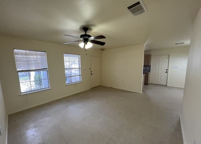 934  Arbor Pl, San Antonio, TX 78207 — photo 2