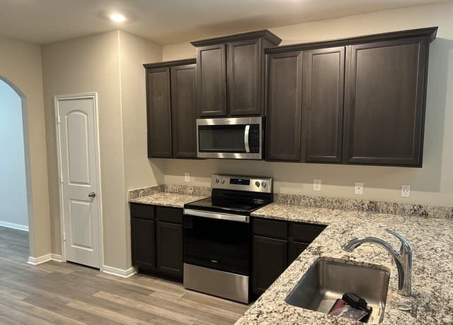 7970  Cactus Plum Dr, San Antonio, TX 78254 — photo 4